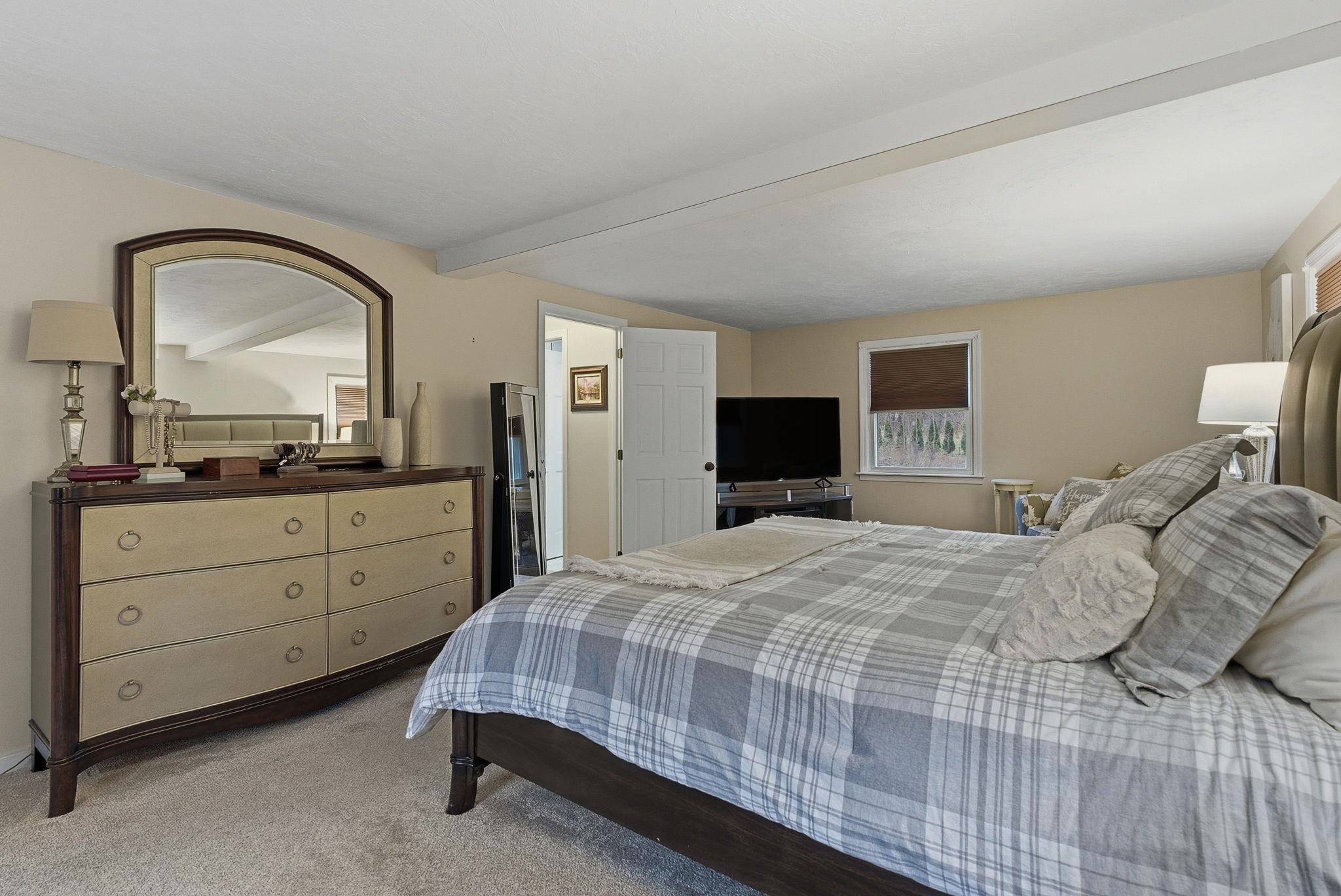 74 Speare Road Hudson, NH 03051 - Photo 19 of 38