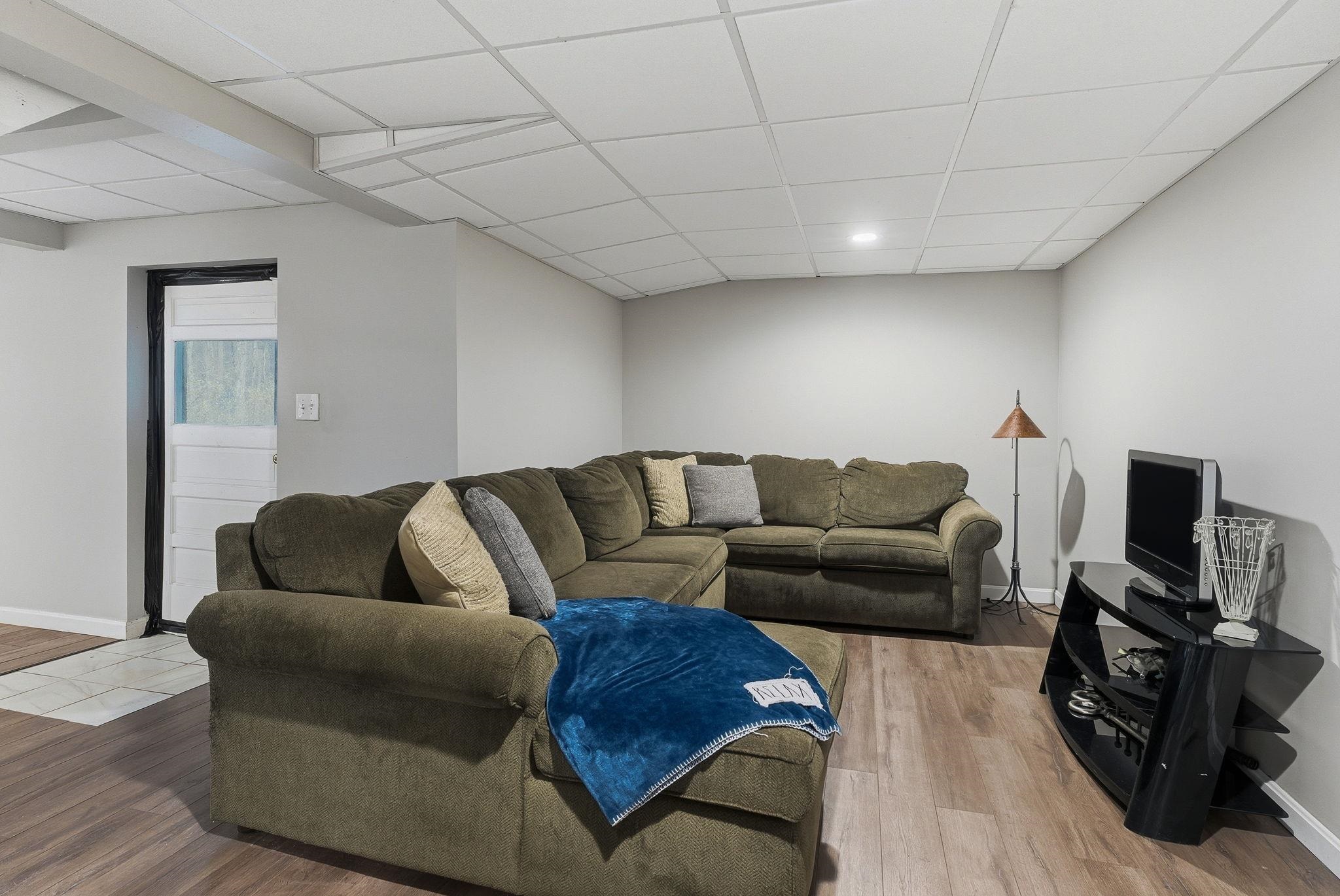 74 Speare Road Hudson, NH 03051 - Photo 26 of 38