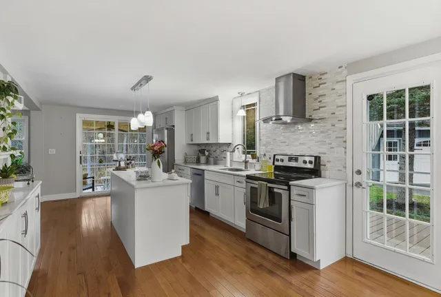 $699,999 | 74 Speare Road, Hudson, NH 03051