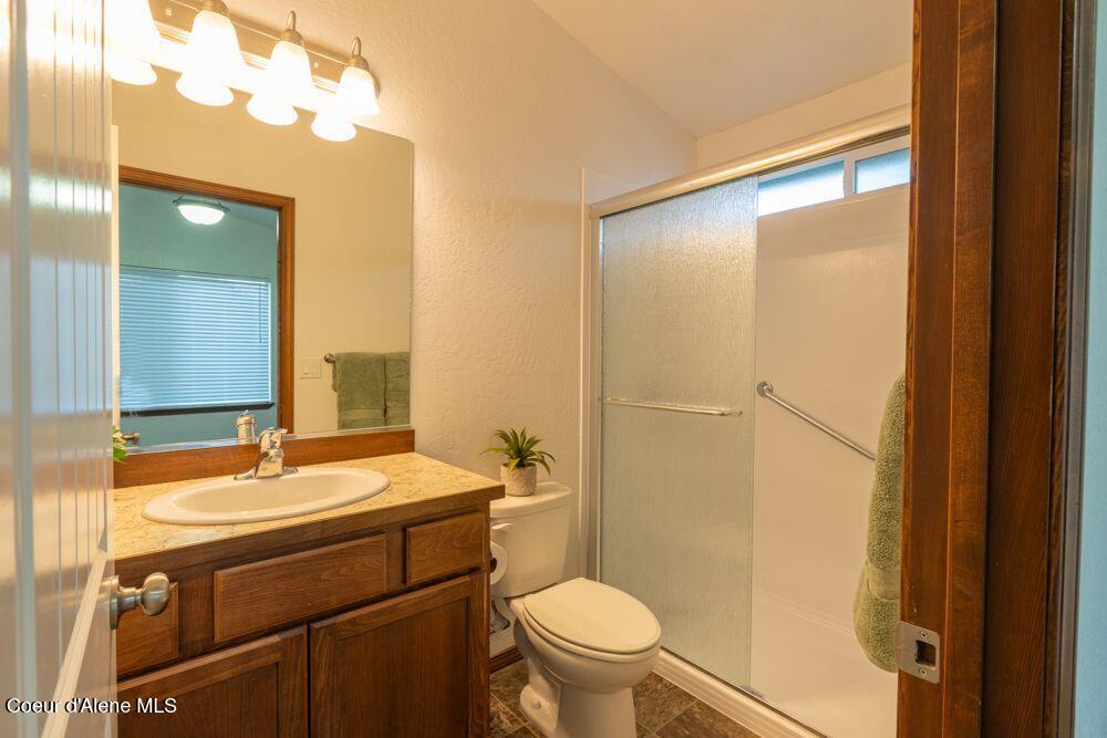 7942 West Kayak Court Rathdrum, ID 83858 - Photo 14 of 23 Master bath/walk in shower