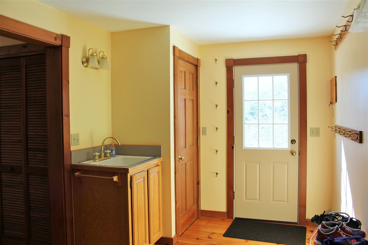 234 Clifford Road Hartford, VT 05001 - Photo 8 of 18 Gallery Image 8