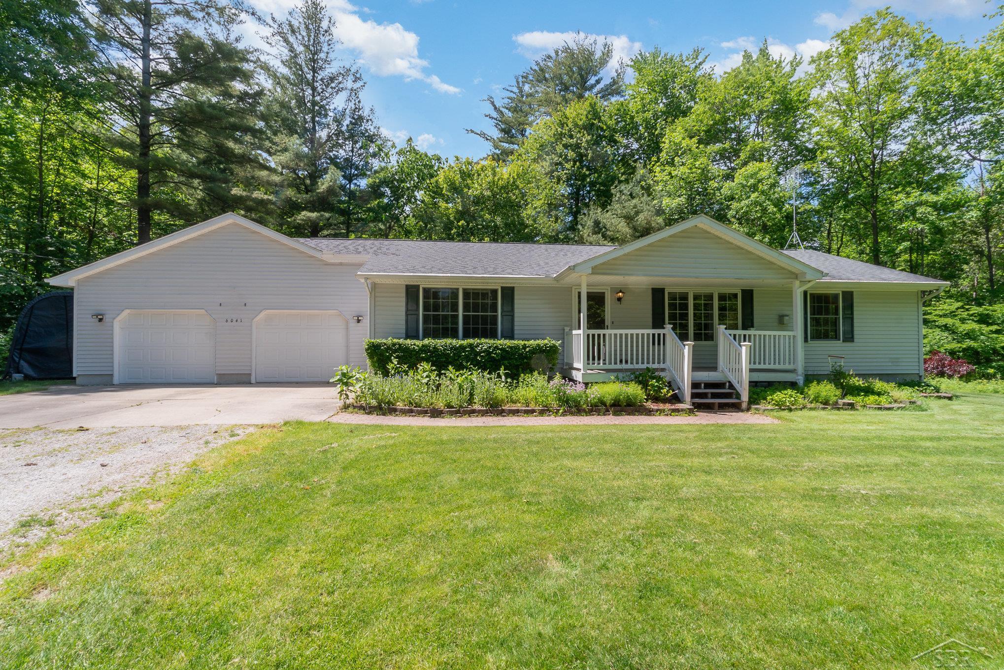 6041 North Swede Road Rhodes, MI 48652 - Photo 3 of 39