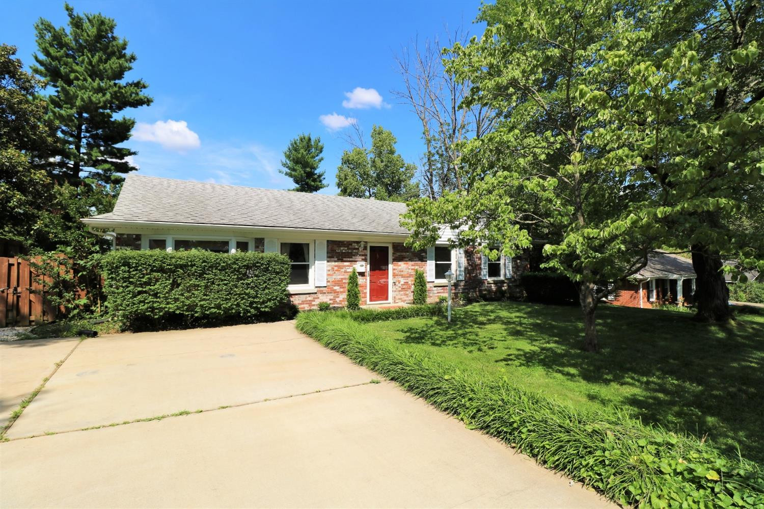1033 Castleton Way Lexington, KY 40517 - Photo 2 of 26 Listing Photo