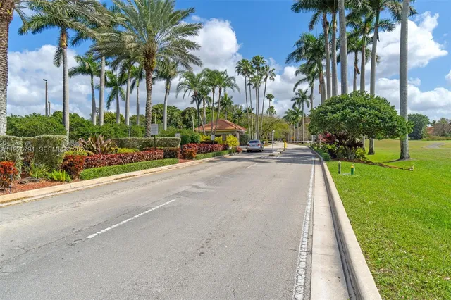 $5,500 | 15241 Wilshire Court, Pembroke Pines, FL 33027