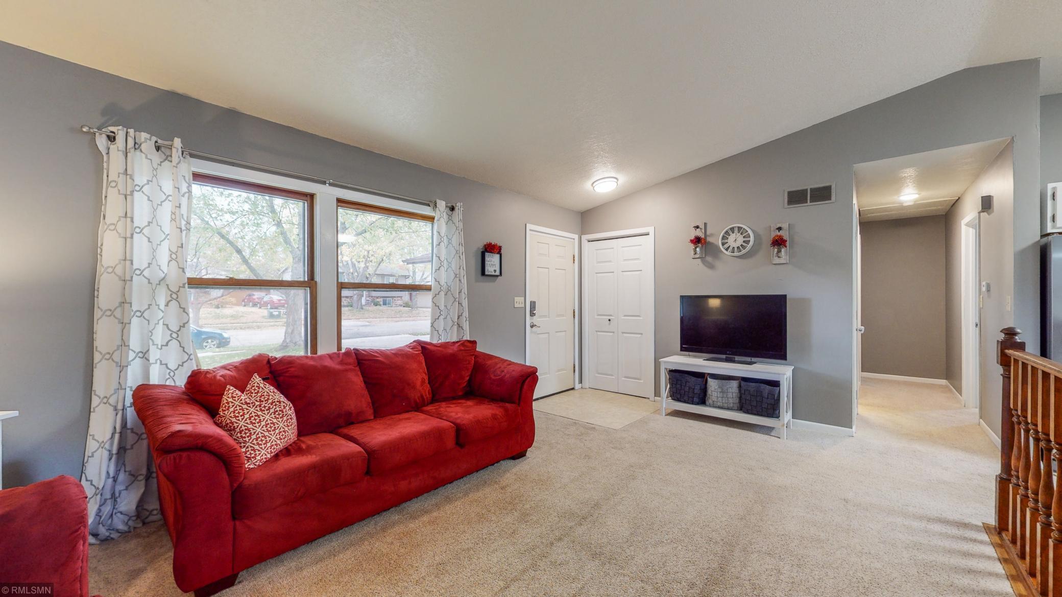 918 23rd Street Southeast Rochester, MN 55904 - Photo 3 of 27 Gallery Image 3