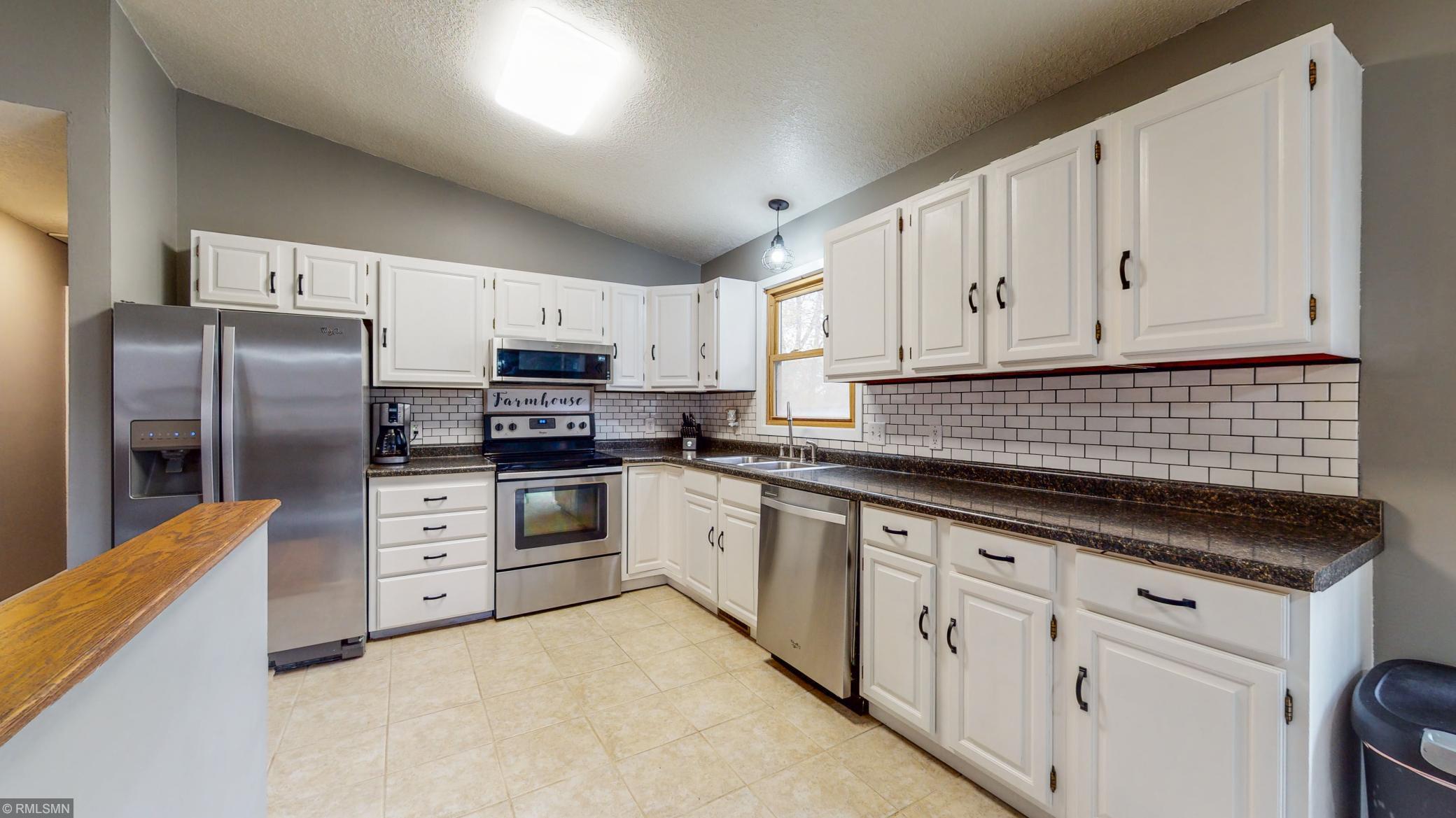 918 23rd Street Southeast Rochester, MN 55904 - Photo 5 of 27 Gallery Image 5