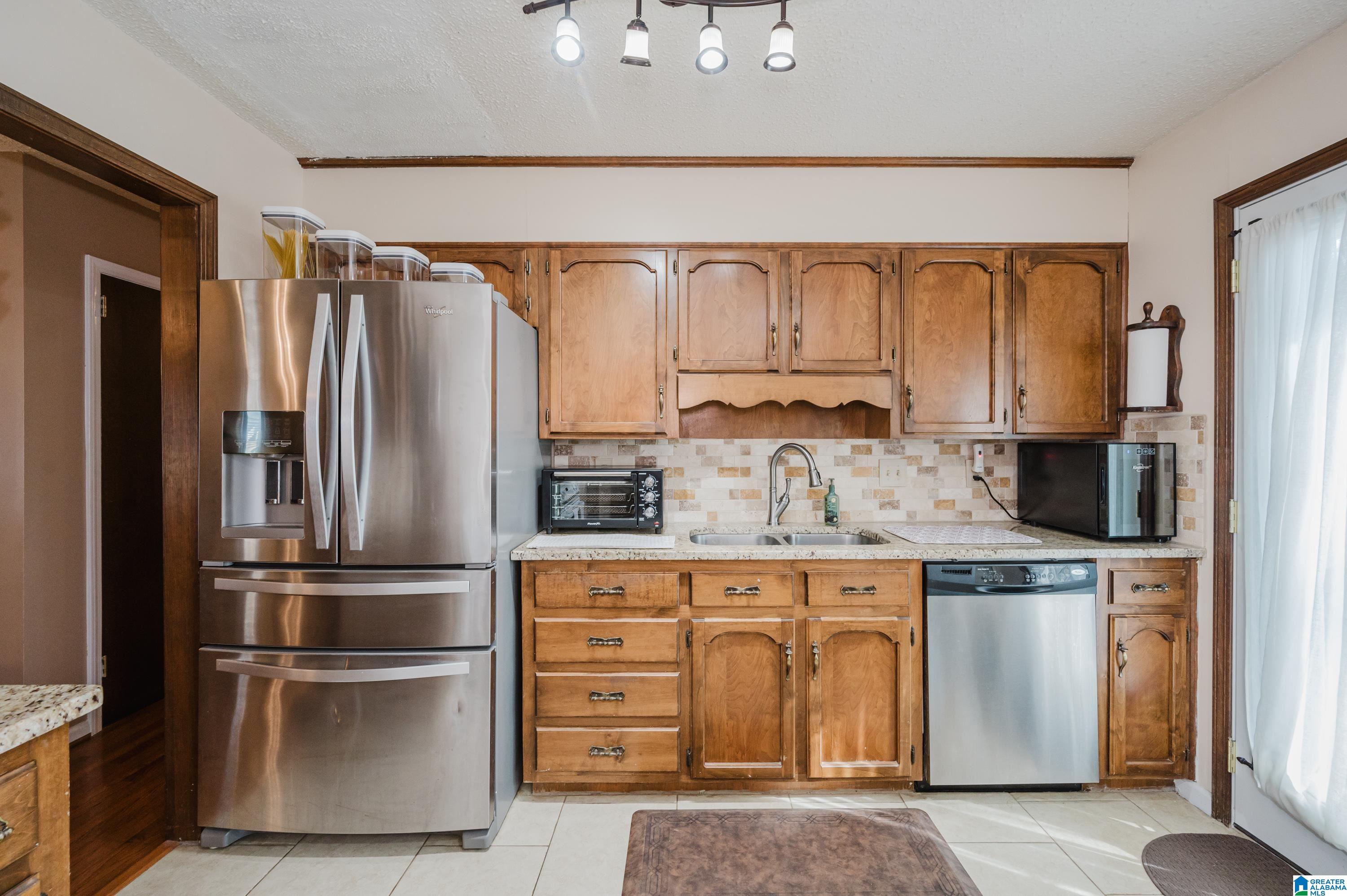 1639 Caribbean Circle Alabaster, AL 35007 - Photo 11 of 36 Gallery Image 11