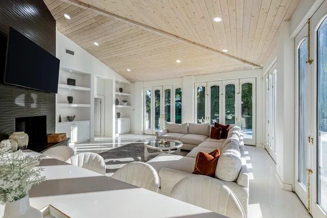 a view of a house with swimming pool