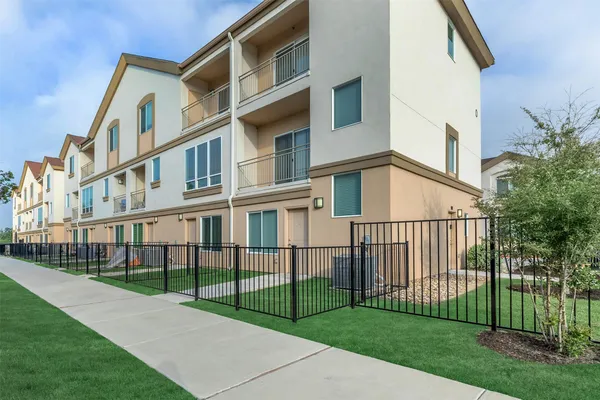 $950 | 1201 West Whitestone Boulevard, Unit H202, Cedar Park, TX 78613