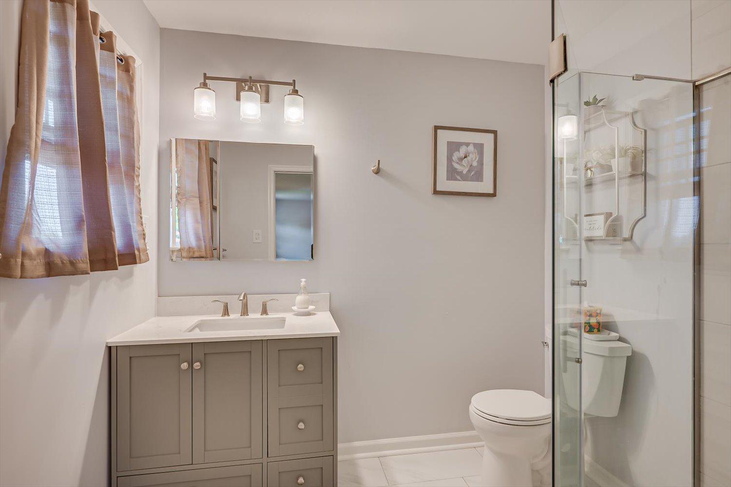 86 Albemarle Road Hamilton, NJ 08690 - Photo 27 of 49 Updated primary en suite w/modern finishes