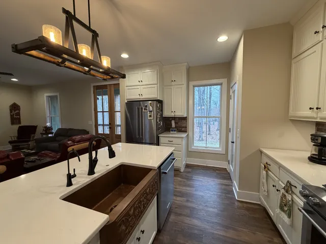 $720,000 | 2095 Lake Louisa Loop, Monteagle, TN 37356