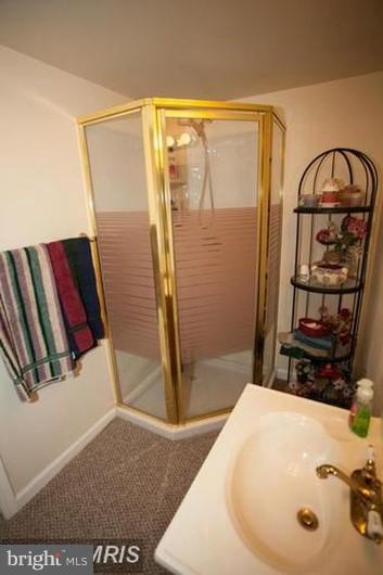 9531 Hallhurst Road Nottingham, MD 21236 - Photo 27 of 30 a bathroom with a tub and a sink