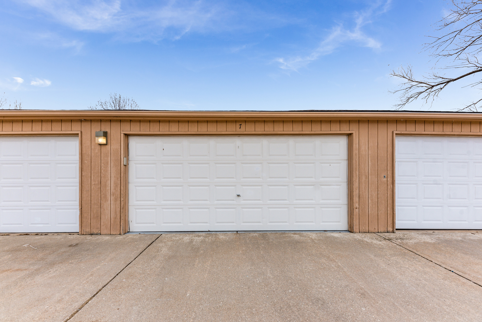 2291 Bicentennial Avenue, Unit 7 Crest Hill, IL 60403 - Photo 13 of 14 a view of outdoor space