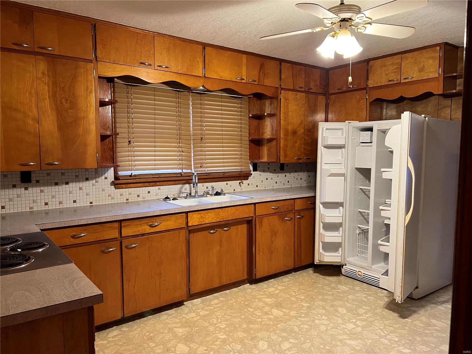 417 Finley Ramsey, IL 62080 - Photo 2 of 9