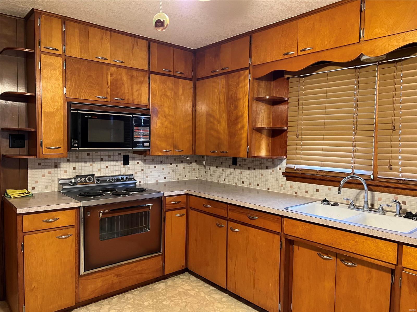 417 Finley Ramsey, IL 62080 - Photo 3 of 9