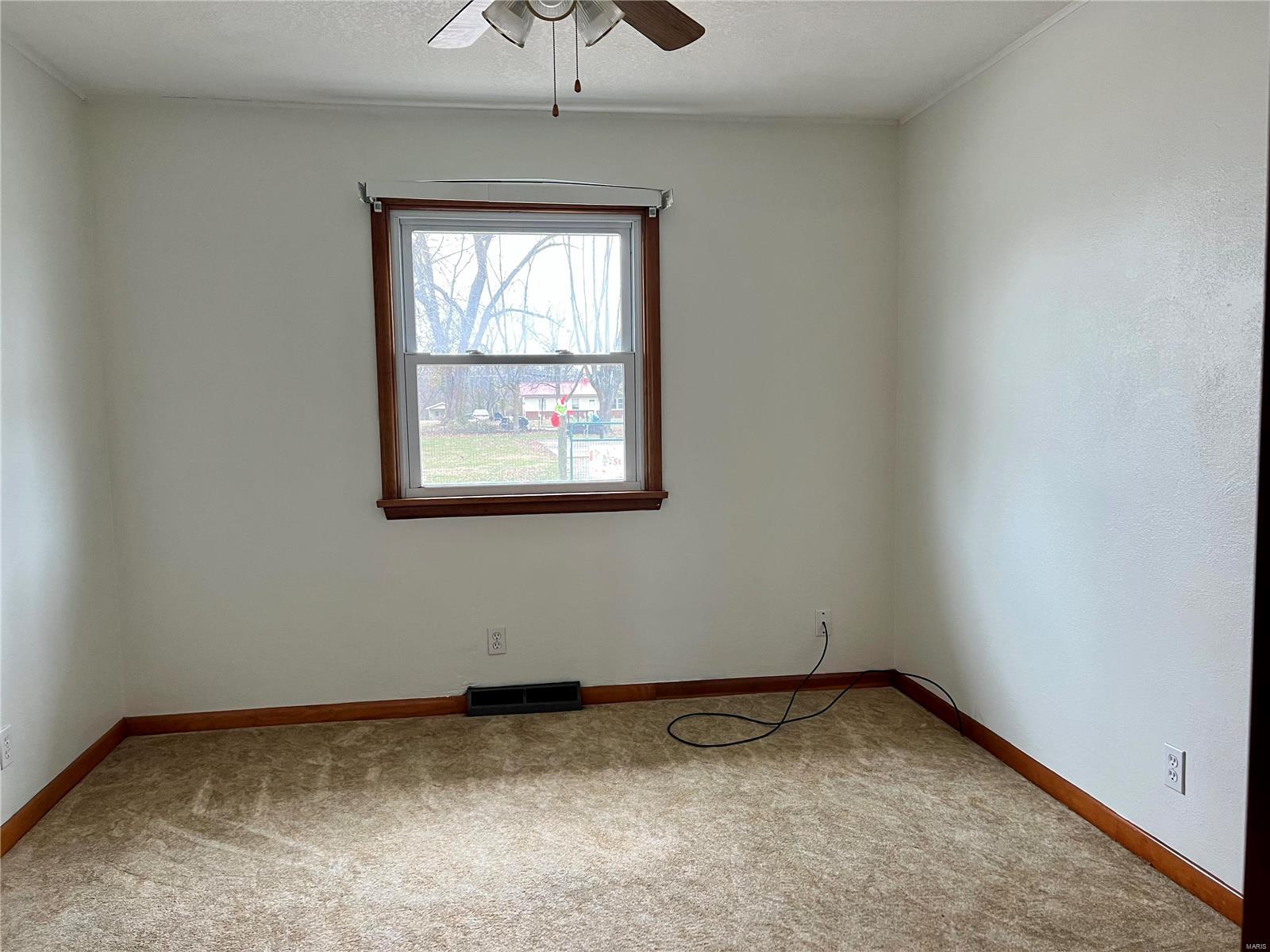 417 Finley Ramsey, IL 62080 - Photo 7 of 9