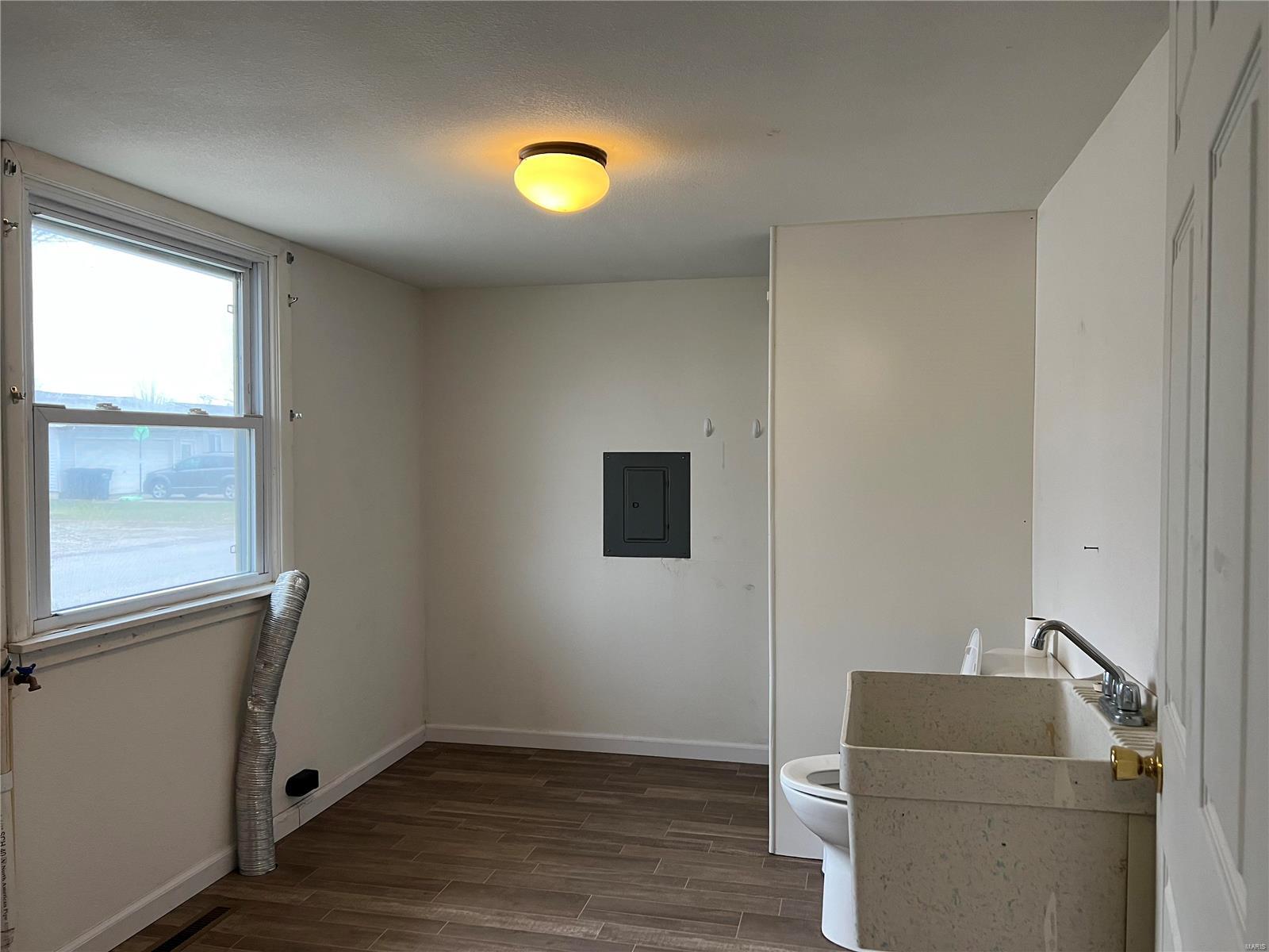 417 Finley Ramsey, IL 62080 - Photo 8 of 9