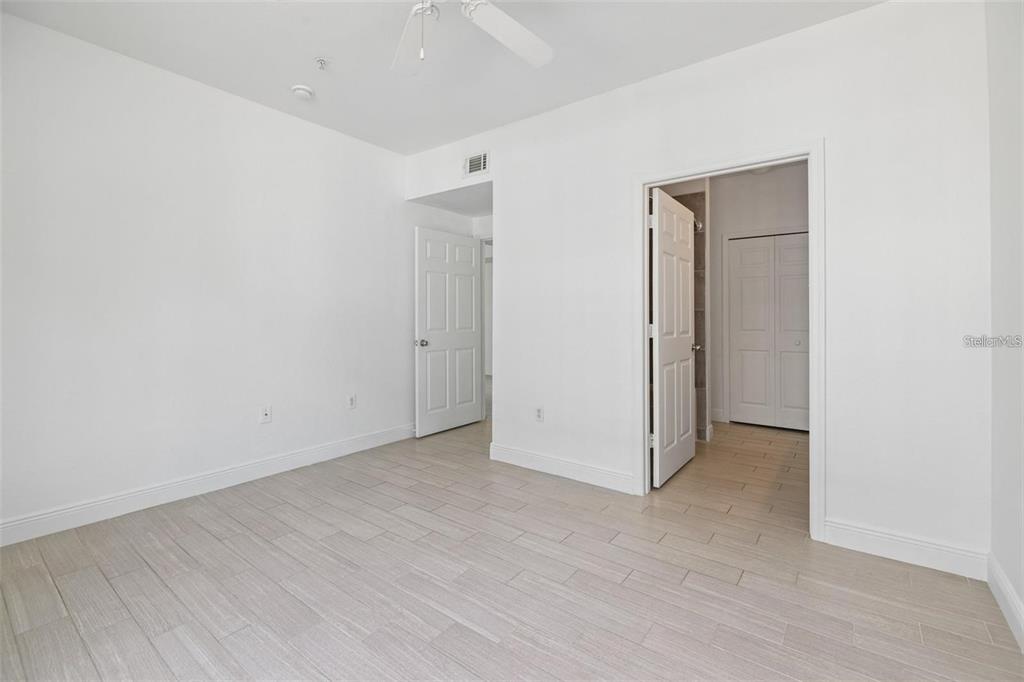 5571 Rosehill Road, Unit 104 Sarasota, FL 34233 - Photo 18 of 34