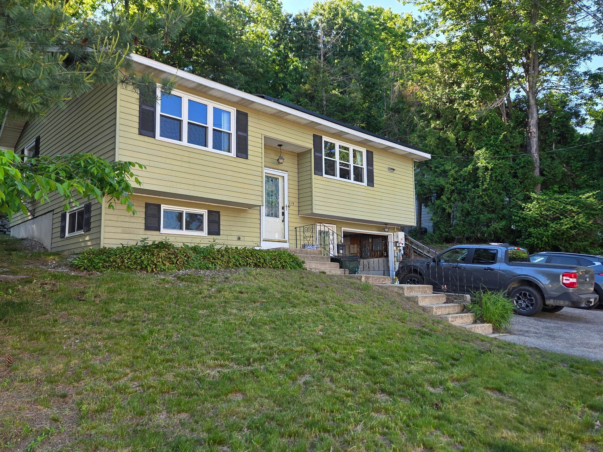 119 Huntress Street Manchester, NH 03102 - Photo 3 of 32