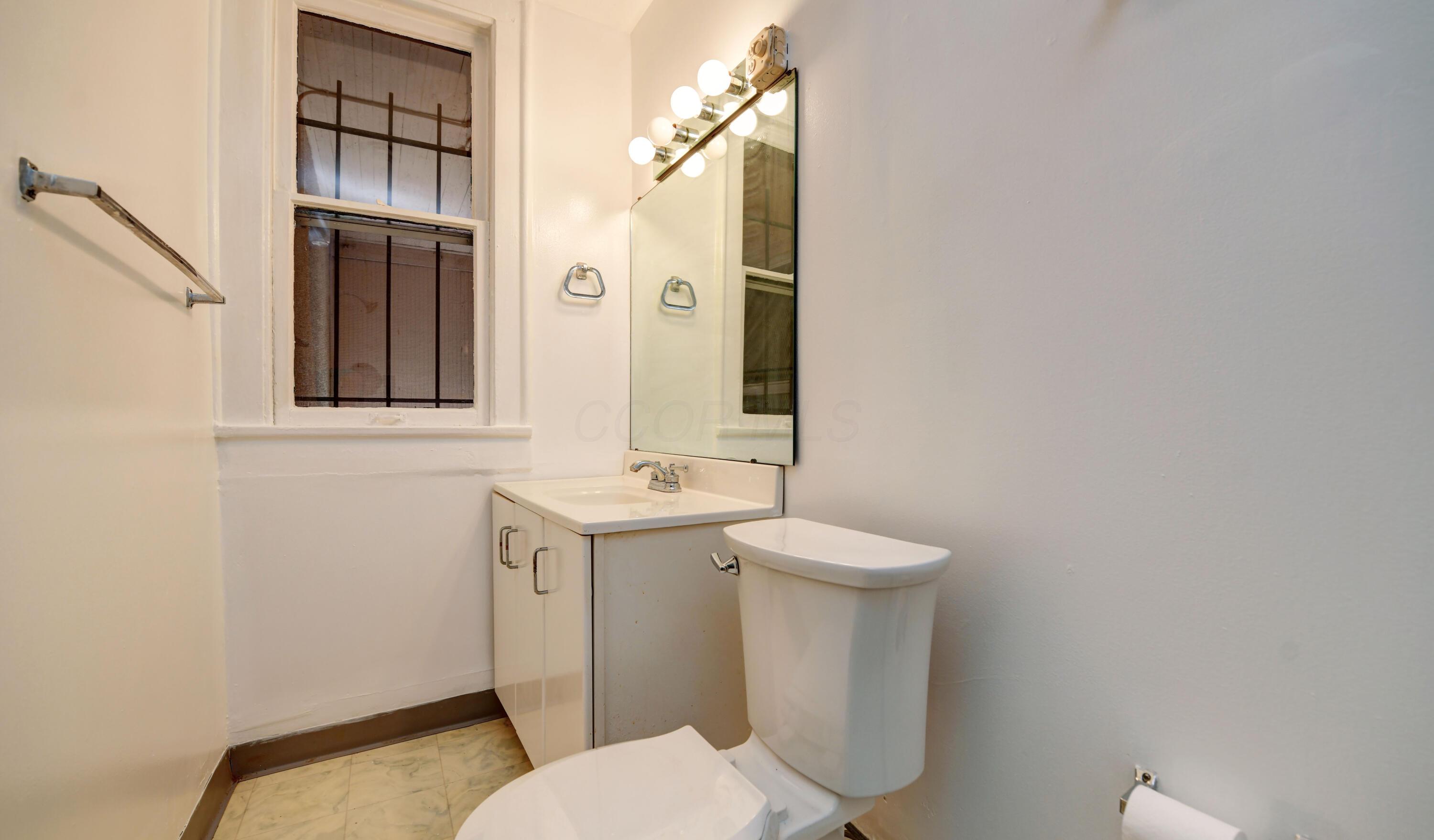 1427 1/2 Bryden Road Columbus, OH 43205 - Photo 21 of 24 Bath (2)