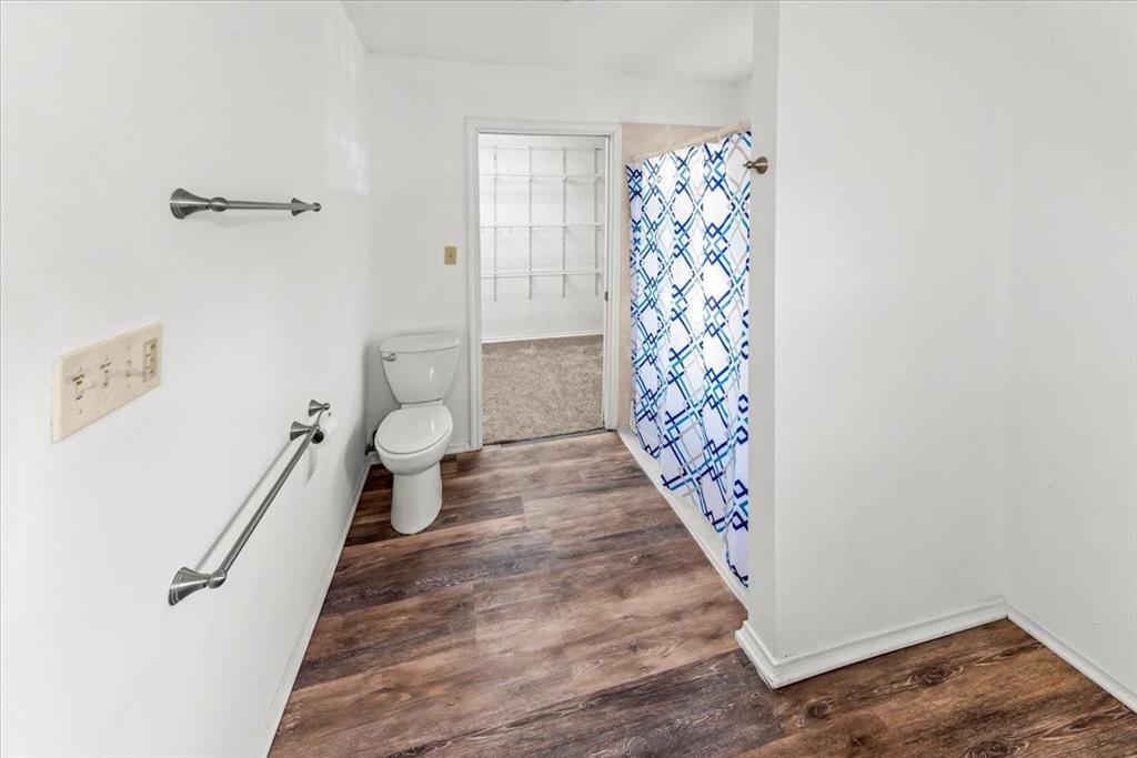 1812 Trinity Drive Waco, TX 76710 - Photo 4 of 24 a bathroom with a toilet and a shower