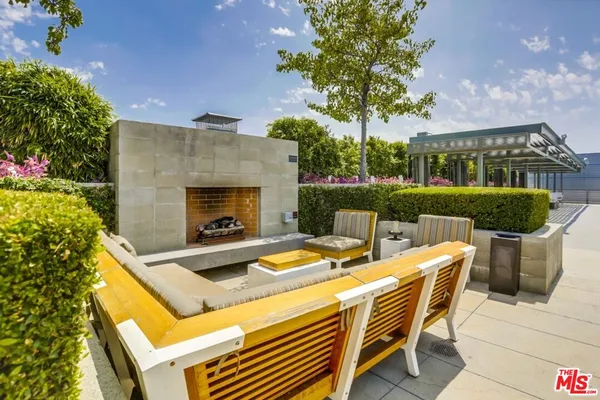$3,350 | 527 Molino Street, Unit 310, Los Angeles, CA 90013
