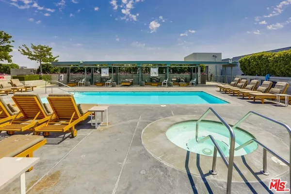$3,350 | 527 Molino Street, Unit 310, Los Angeles, CA 90013