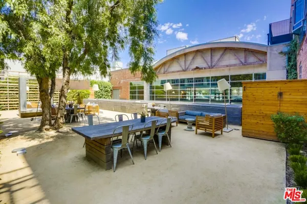 $3,350 | 527 Molino Street, Unit 310, Los Angeles, CA 90013