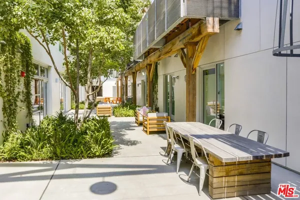 $3,350 | 527 Molino Street, Unit 310, Los Angeles, CA 90013