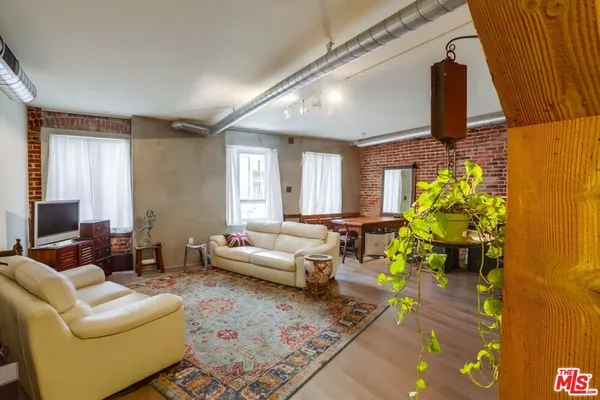 $3,350 | 527 Molino Street, Unit 310, Los Angeles, CA 90013