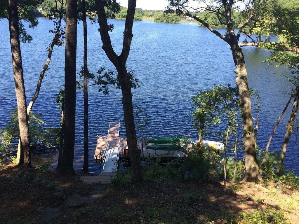 81 Russell Road Wellesley, MA 02482 - Photo 3 of 5