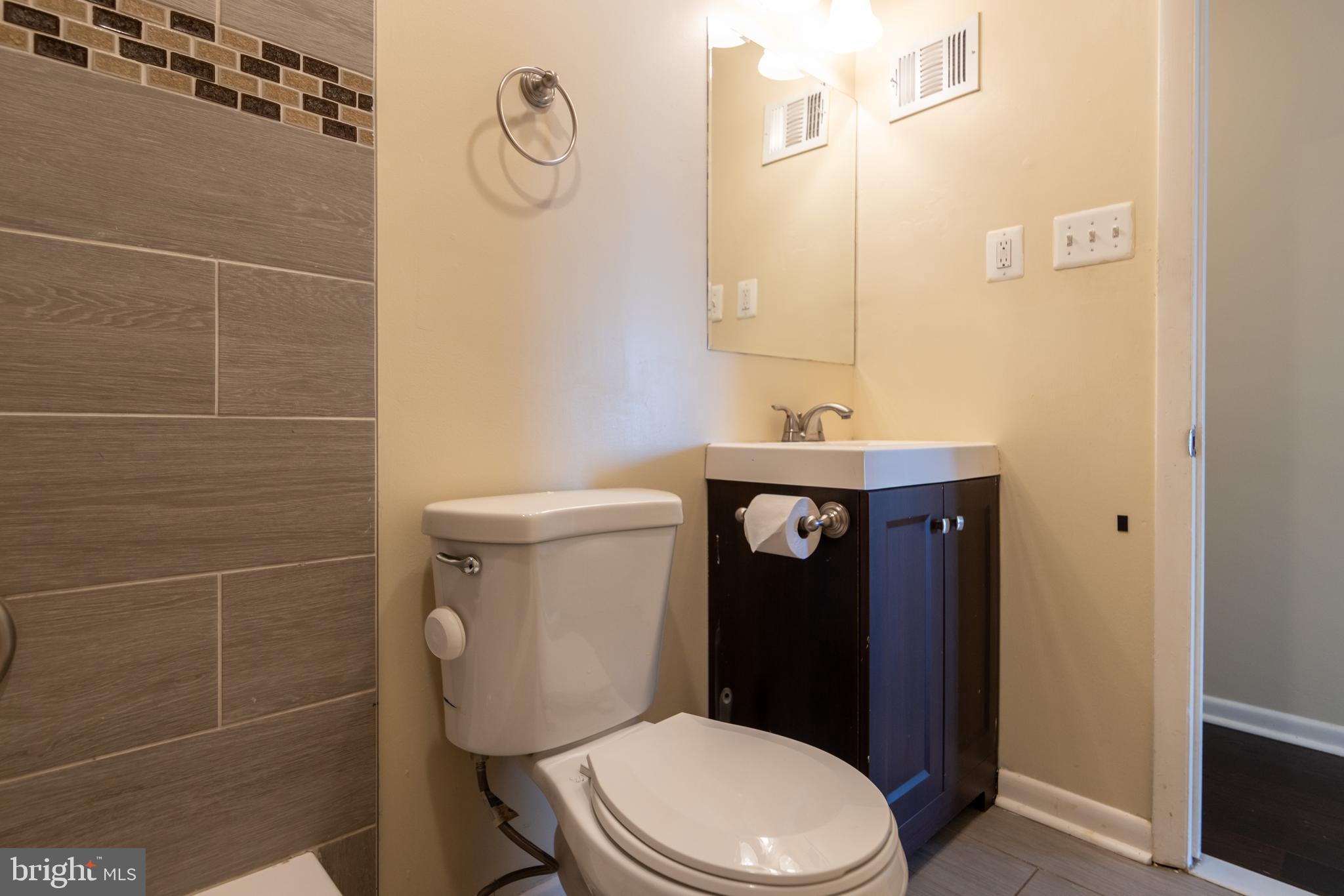 11509 Piscataway Road Clinton, MD 20735 - Photo 18 of 59 bathroom