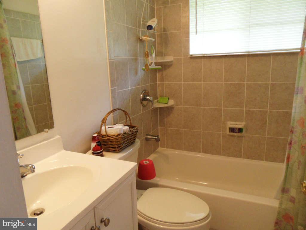 5300 Inverchapel Road Springfield, VA 22151 - Photo 11 of 24 Bath 1