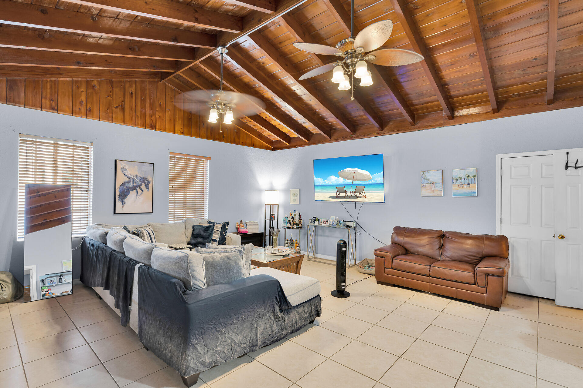 64 Coconut Drive Key Largo, FL 33037 - Photo 23 of 44 a living room with furniture