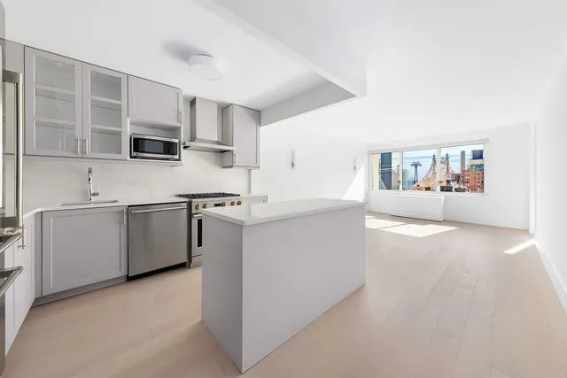 $725,000 | 300 East 59th Street, Unit 1207 | Sutton Place