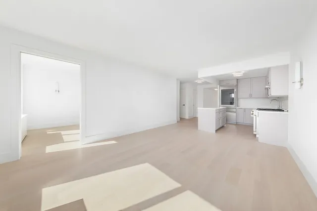 $725,000 | 300 East 59th Street, Unit 1207 | Sutton Place