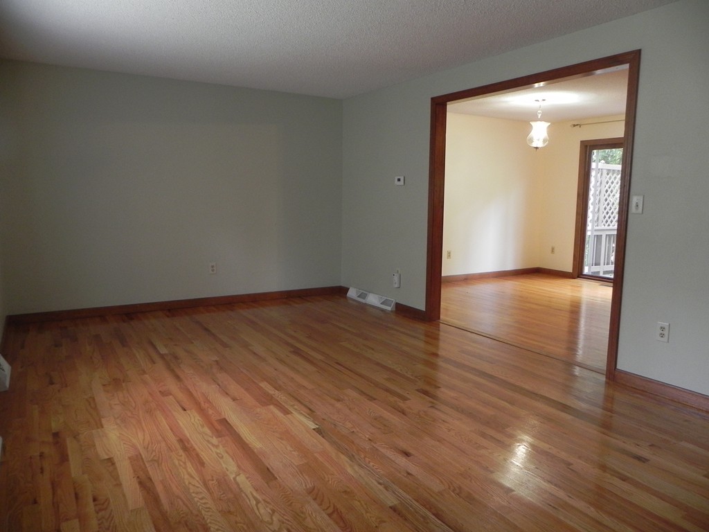 35 Senator Street Springfield, MA 01129 - Photo 5 of 14