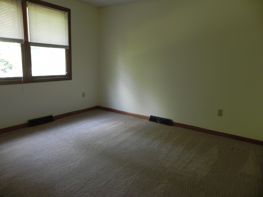 35 Senator Street Springfield, MA 01129 - Photo 7 of 14