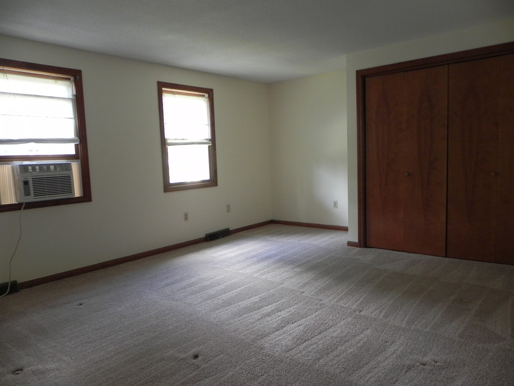 35 Senator Street Springfield, MA 01129 - Photo 8 of 14