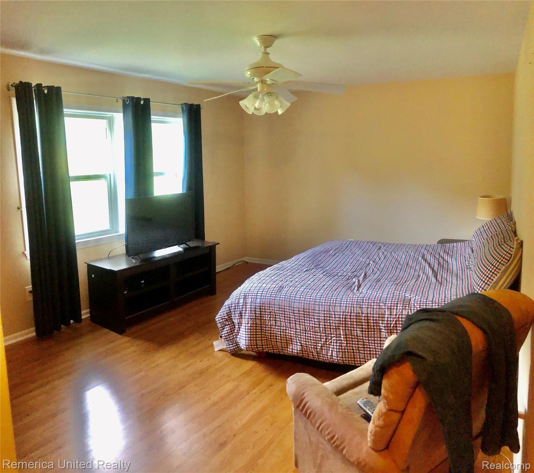 1037 Peavy Road Howell, MI 48843 - Photo 12 of 20 CB04FFDF-4ADD-4121-B6AE-BF30047DB3B6.jpeg