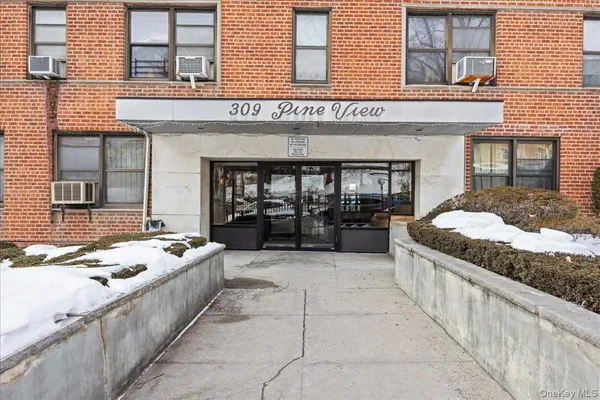 $279,900 | 309 North Broadway, Unit 4F, Yonkers, NY 10701