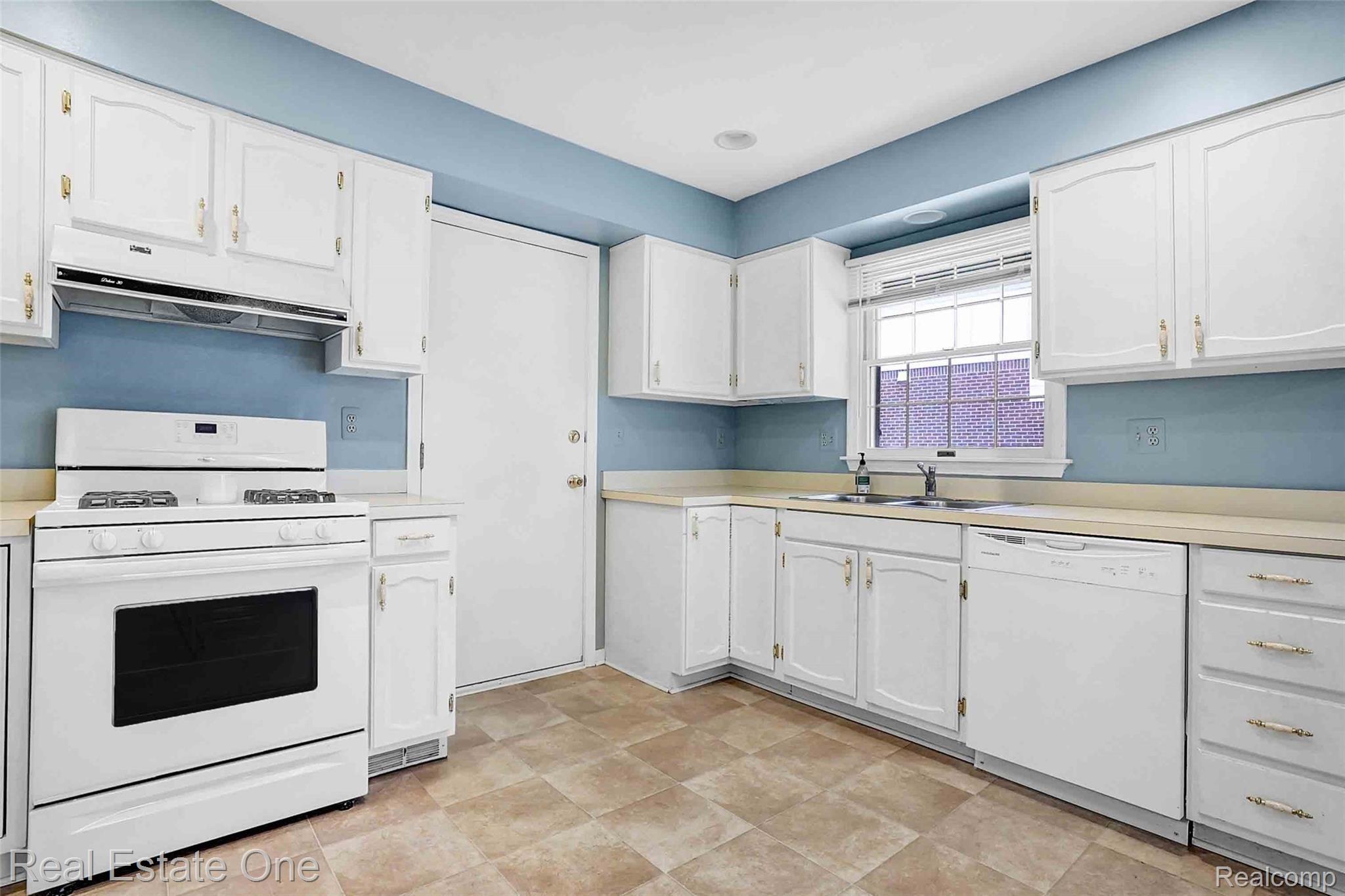 1008 1st Street Rochester, MI 48307 - Photo 10 of 28 DSC09517.jpg