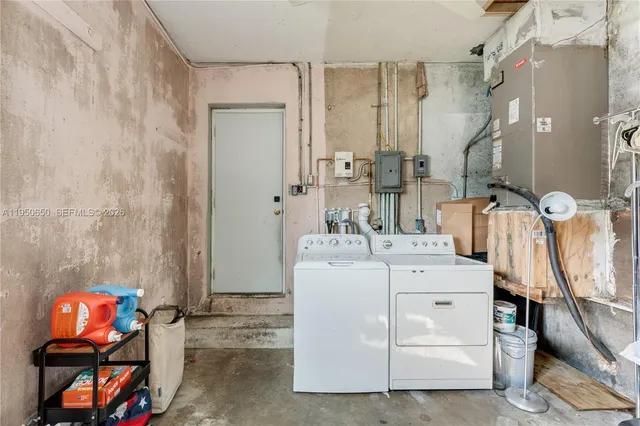 $799,999 | 1 Northeast 86th Street, El Portal, FL 33138