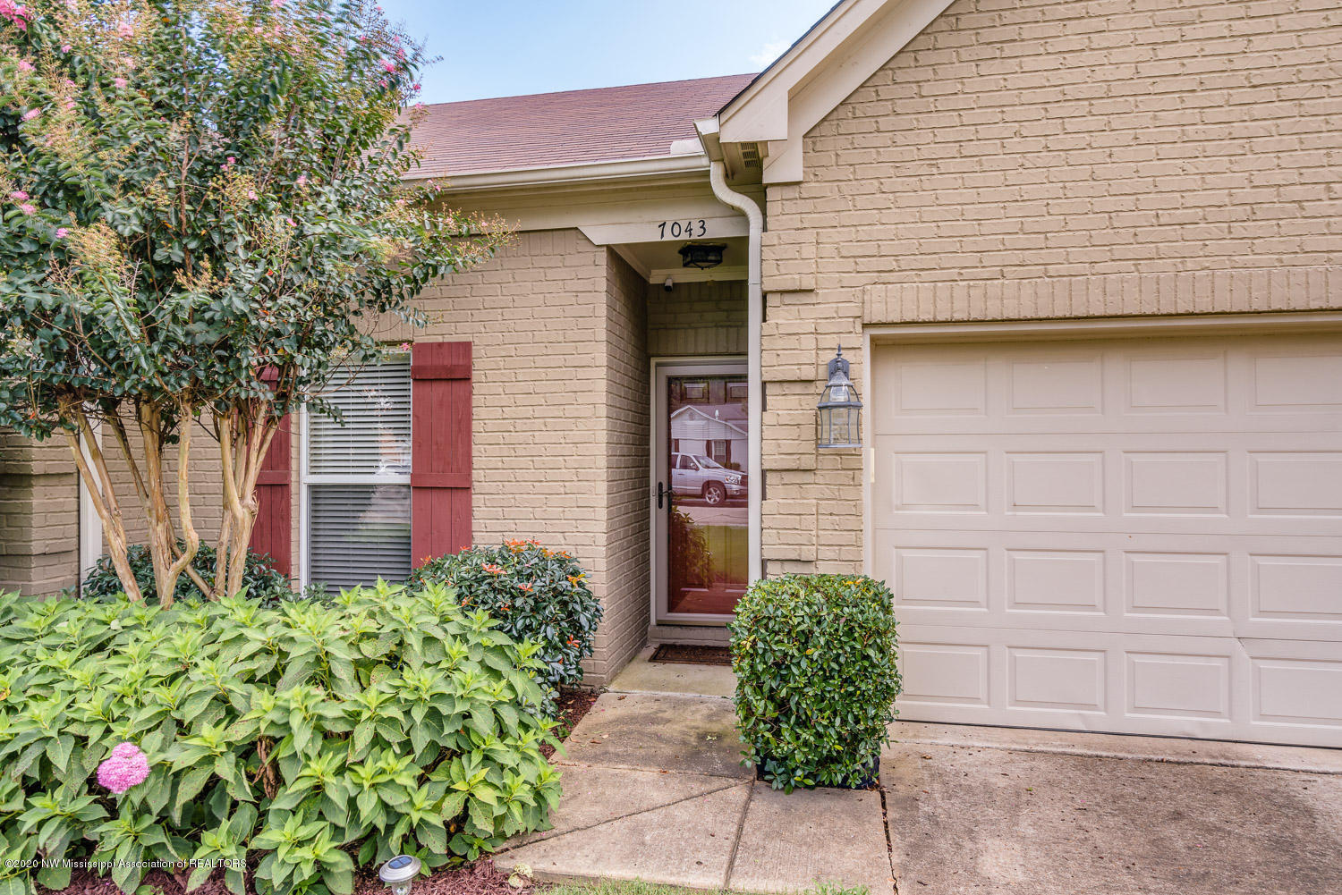 7043 Maplewood Road Olive Branch, MS 38654 - Photo 5 of 26 7043-Maplewood-snapsold-screen-203285-5