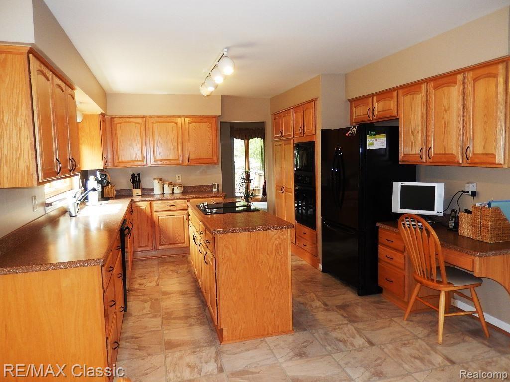 36722 Valley Ridge Drive Farmington Hills, MI 48331 - Photo 9 of 33