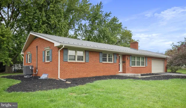 $1,900 | 560 Meadowview Circle, Greencastle, PA 17225