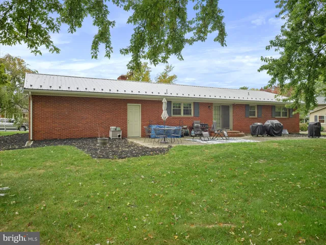 $1,900 | 560 Meadowview Circle, Greencastle, PA 17225