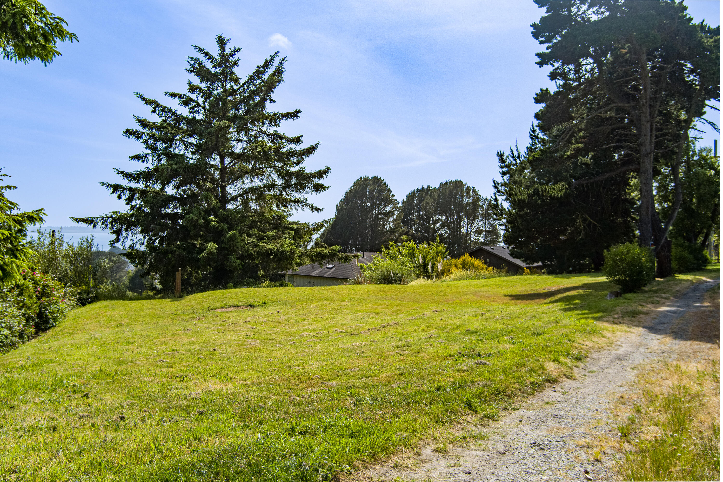 6498 Bell Terrace Road Eureka, CA 95503 - Photo 17 of 36