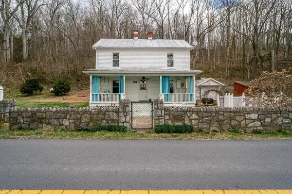 $300,000 | 408 Wolf Gap Road, Edinburg, VA 22824