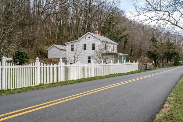 $300,000 | 408 Wolf Gap Road, Edinburg, VA 22824